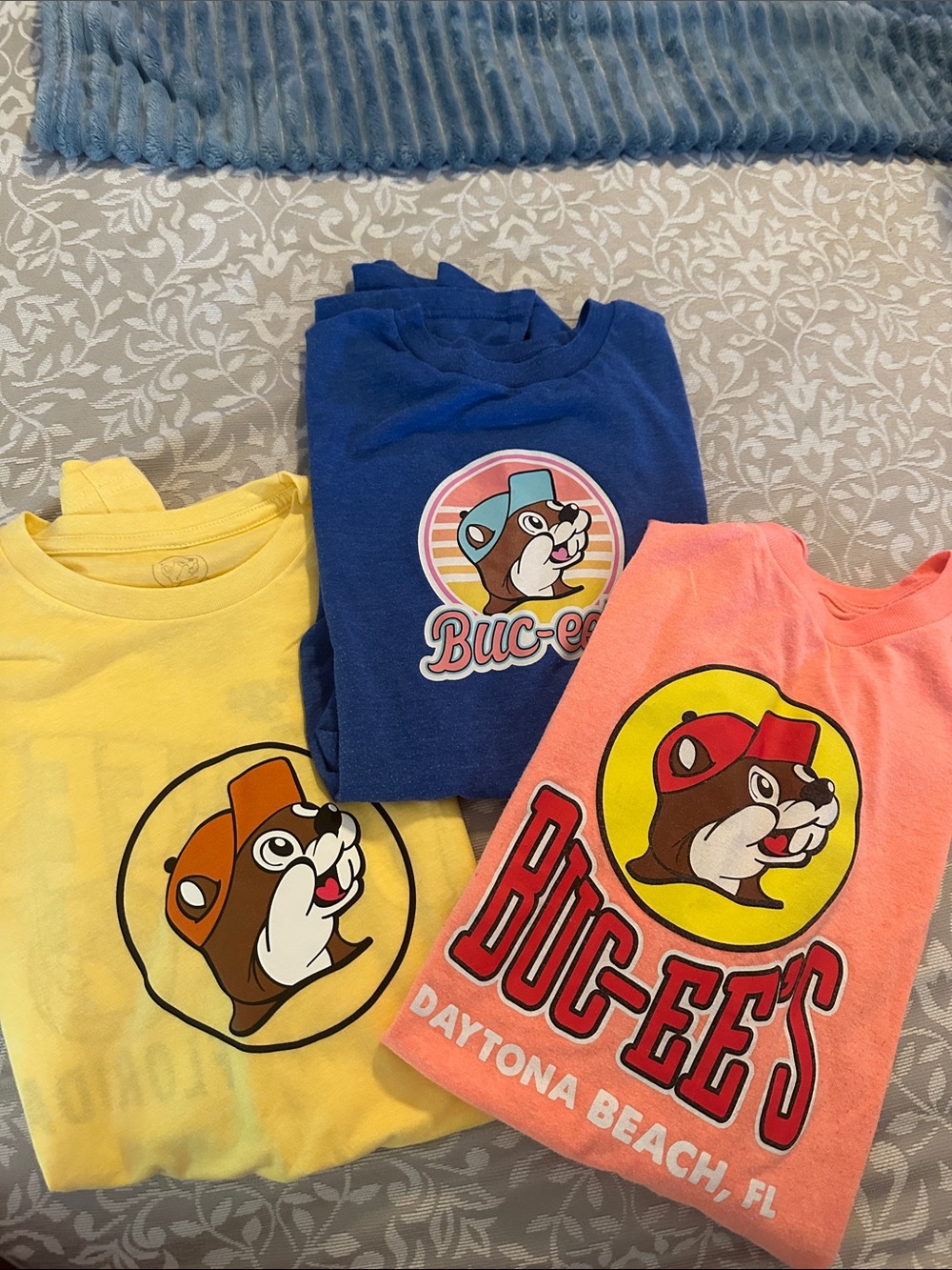 Buc-ee's 3 pack Logo Tee’s - Labeled Large
